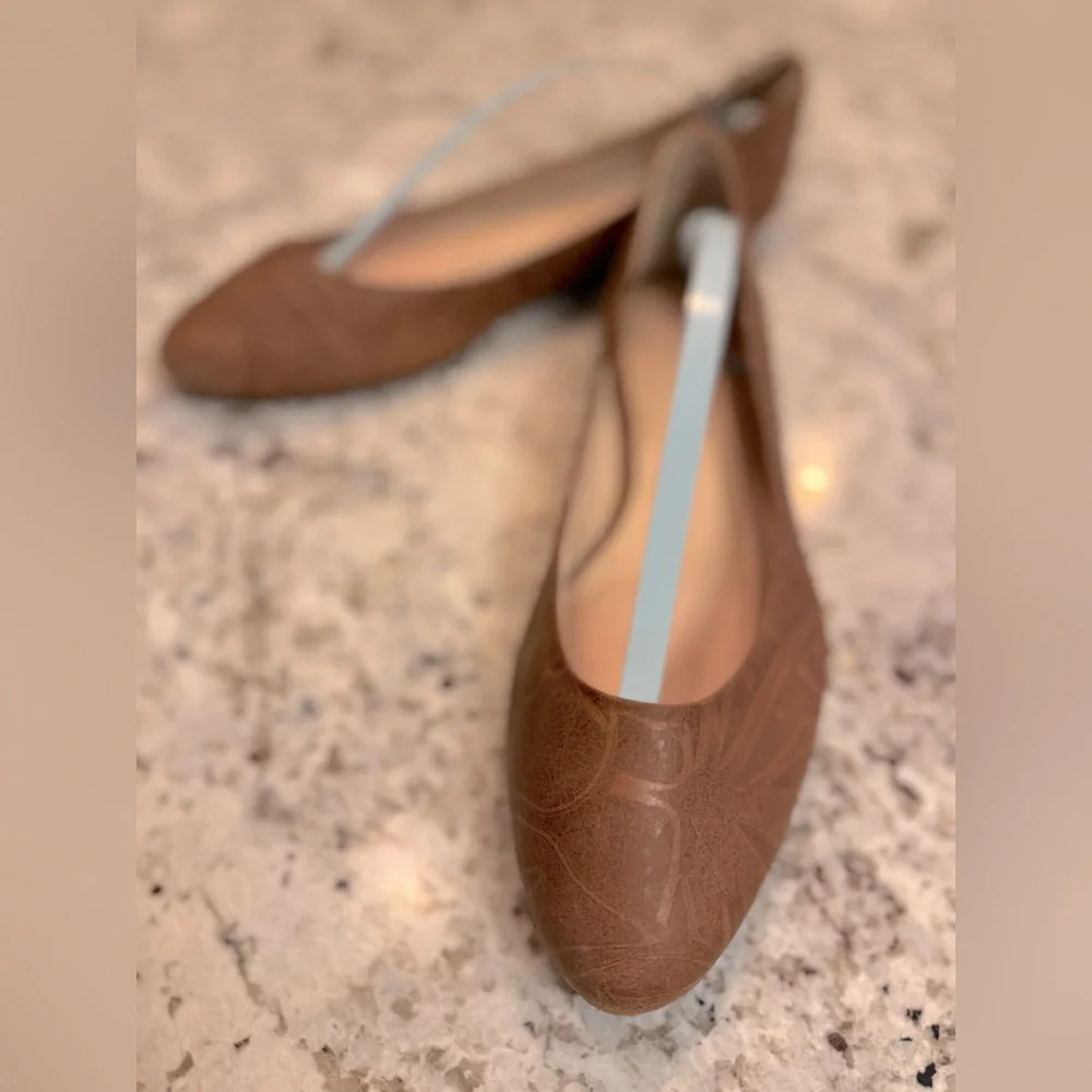 Tan Leather Flats Minimalist‎ Design